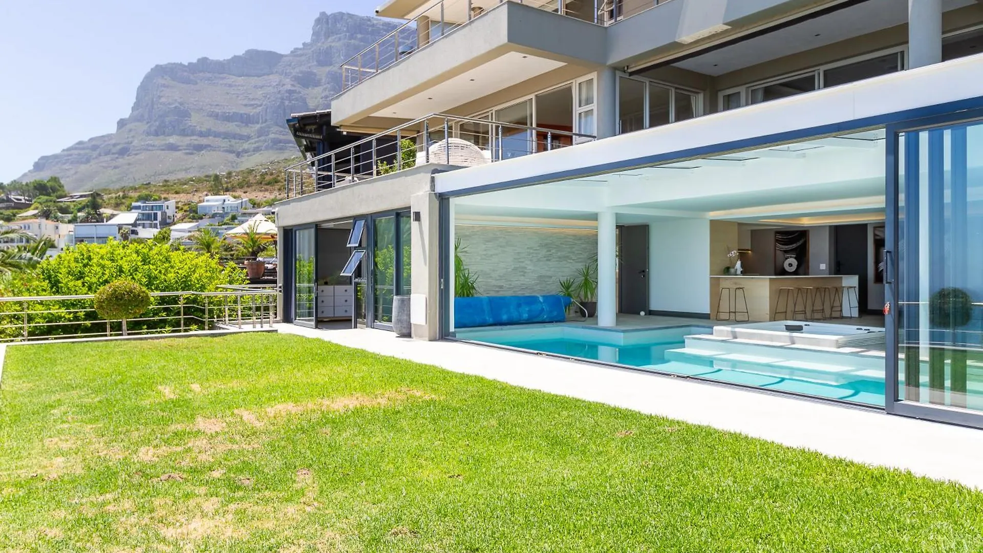 Horizon Sunset Camps Bay Apartment In Cape Town - 2 Bedroom 3 Bathroom No Powercuts