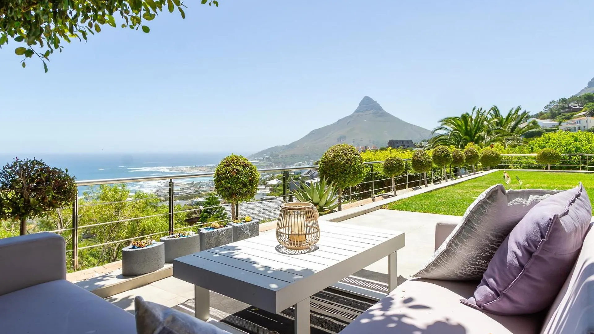 Horizon Sunset Camps Bay Apartment In Cape Town - 2 Bedroom 3 Bathroom No Powercuts
