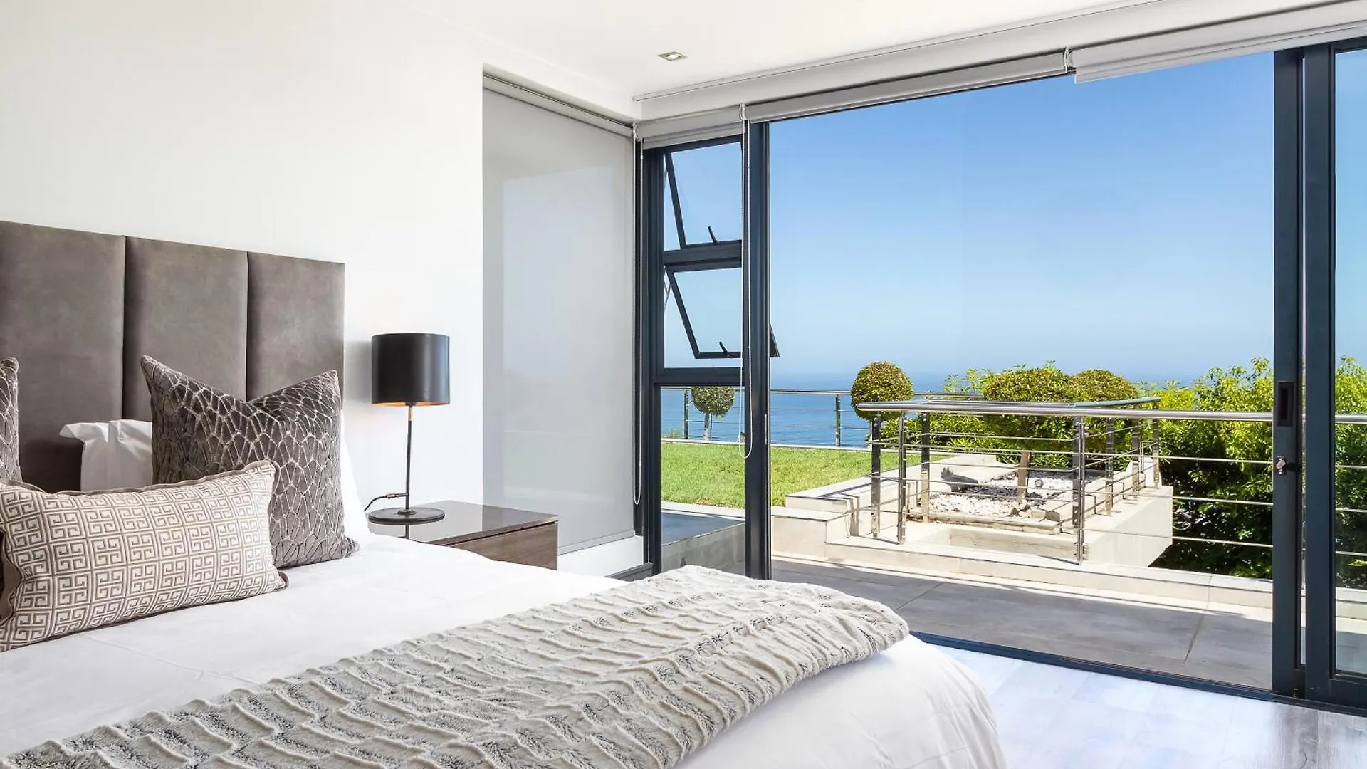 Horizon Sunset Camps Bay Apartment In Cape Town - 2 Bedroom 3 Bathroom No Powercuts