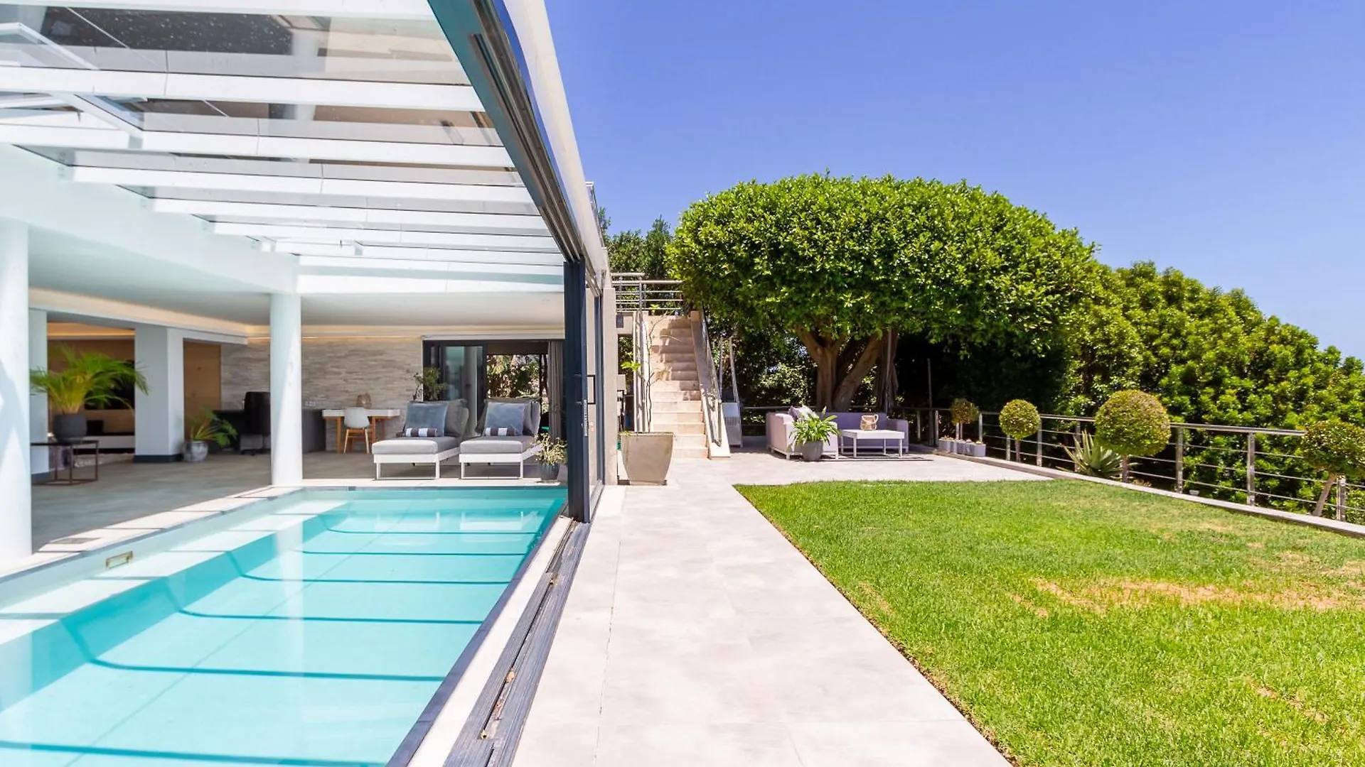 Horizon Sunset Camps Bay Apartment In Cape Town - 2 Bedroom 3 Bathroom No Powercuts