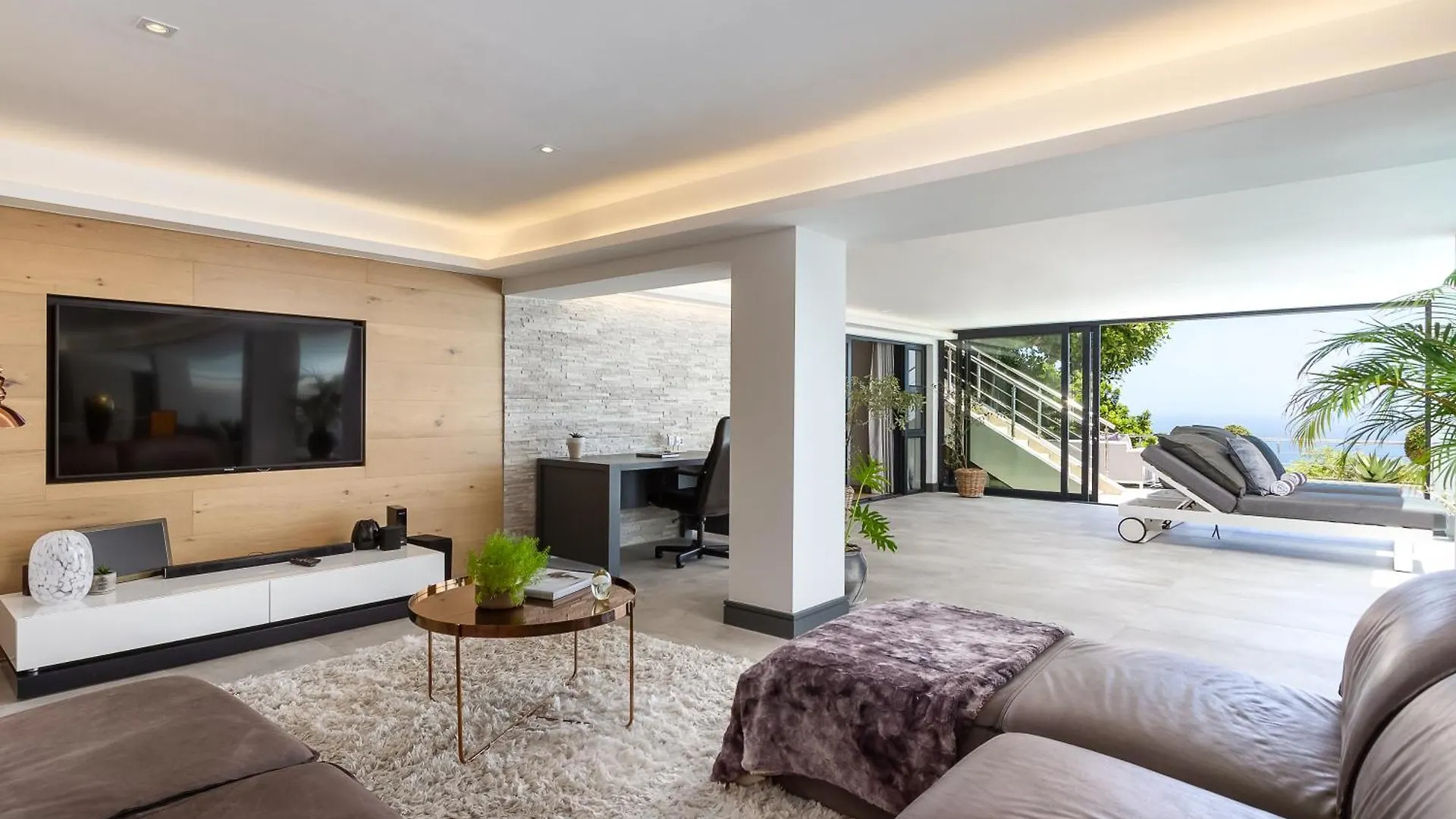 Horizon Sunset Camps Bay Apartment In Cape Town - 2 Bedroom 3 Bathroom No Powercuts