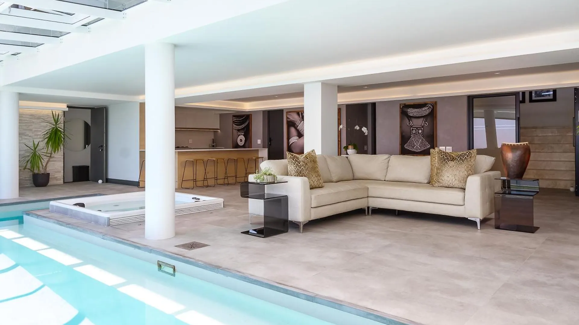 Horizon Sunset Camps Bay Apartment In Cape Town - 2 Bedroom 3 Bathroom No Powercuts