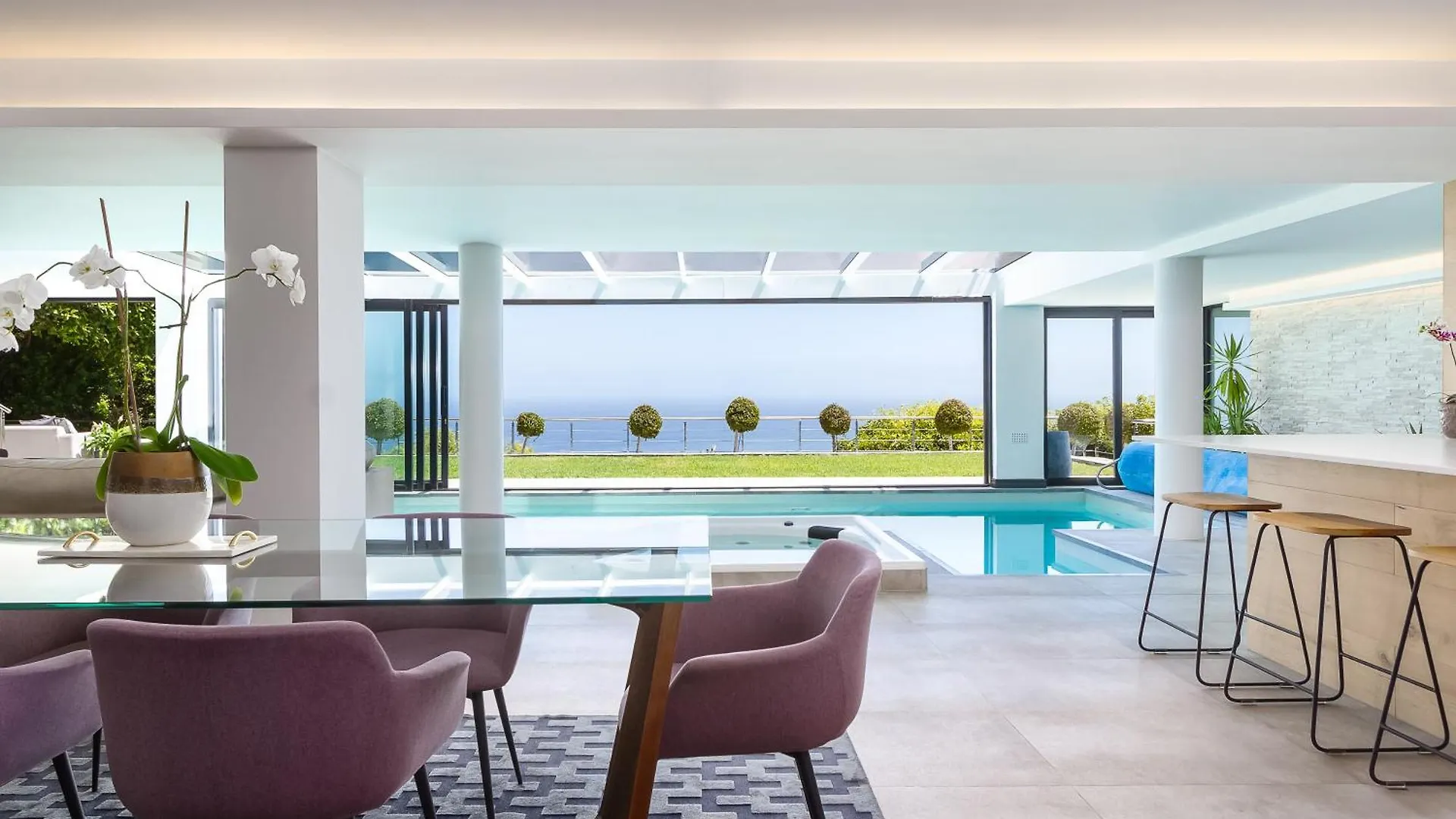 Horizon Sunset Camps Bay Apartment In Cape Town - 2 Bedroom 3 Bathroom No Powercuts
