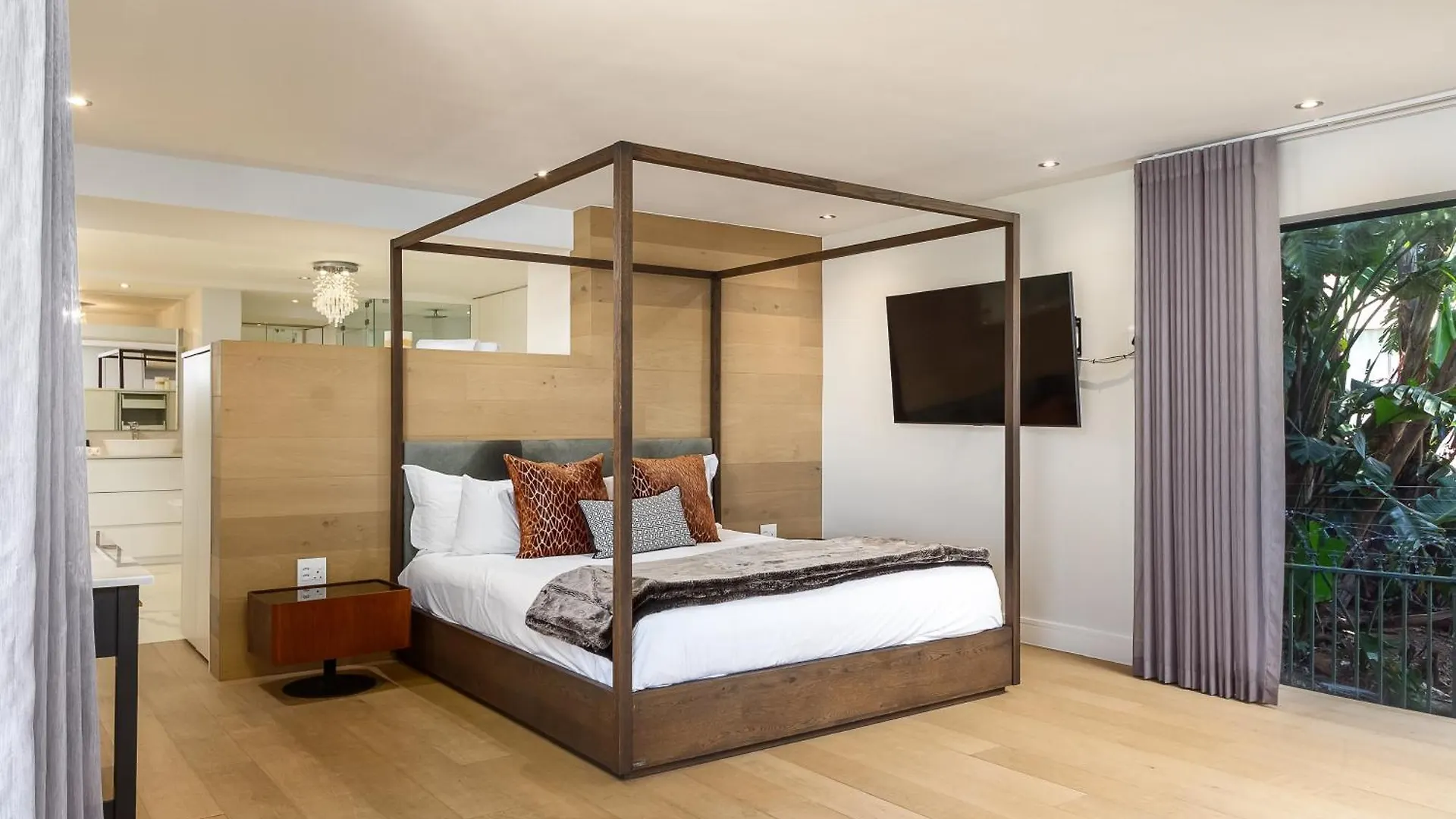 Horizon Sunset Camps Bay Apartment In Cape Town - 2 Bedroom 3 Bathroom No Powercuts