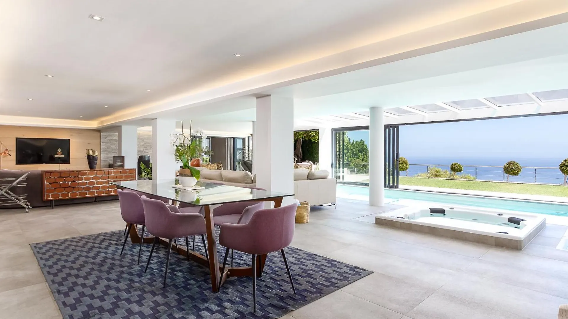 Horizon Sunset Camps Bay Apartment In Cape Town - 2 Bedroom 3 Bathroom No Powercuts