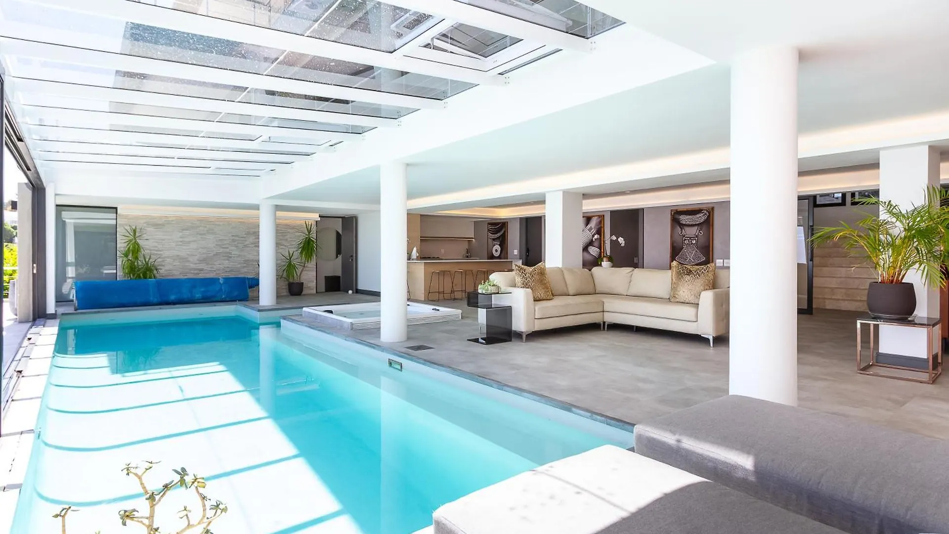 Horizon Sunset Camps Bay Apartment In Cape Town - 2 Bedroom 3 Bathroom No Powercuts