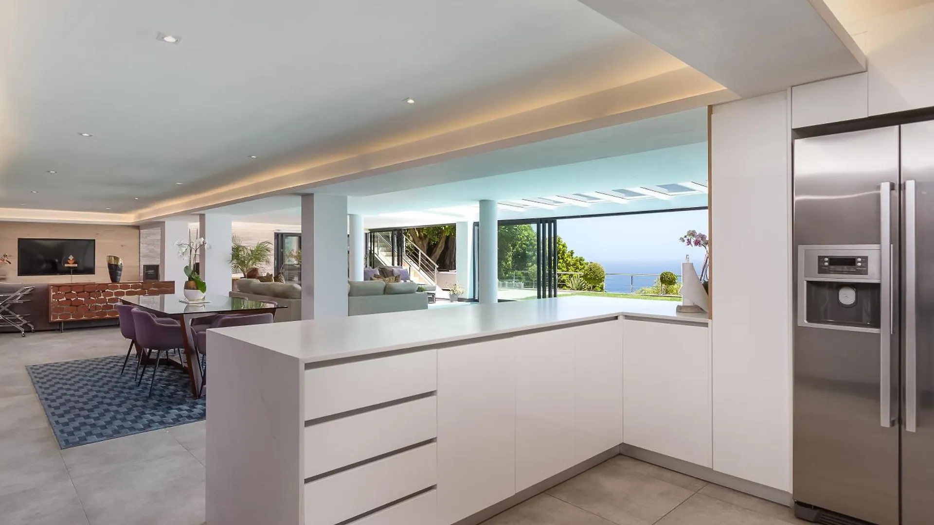 Horizon Sunset Camps Bay Apartment In Cape Town - 2 Bedroom 3 Bathroom No Powercuts
