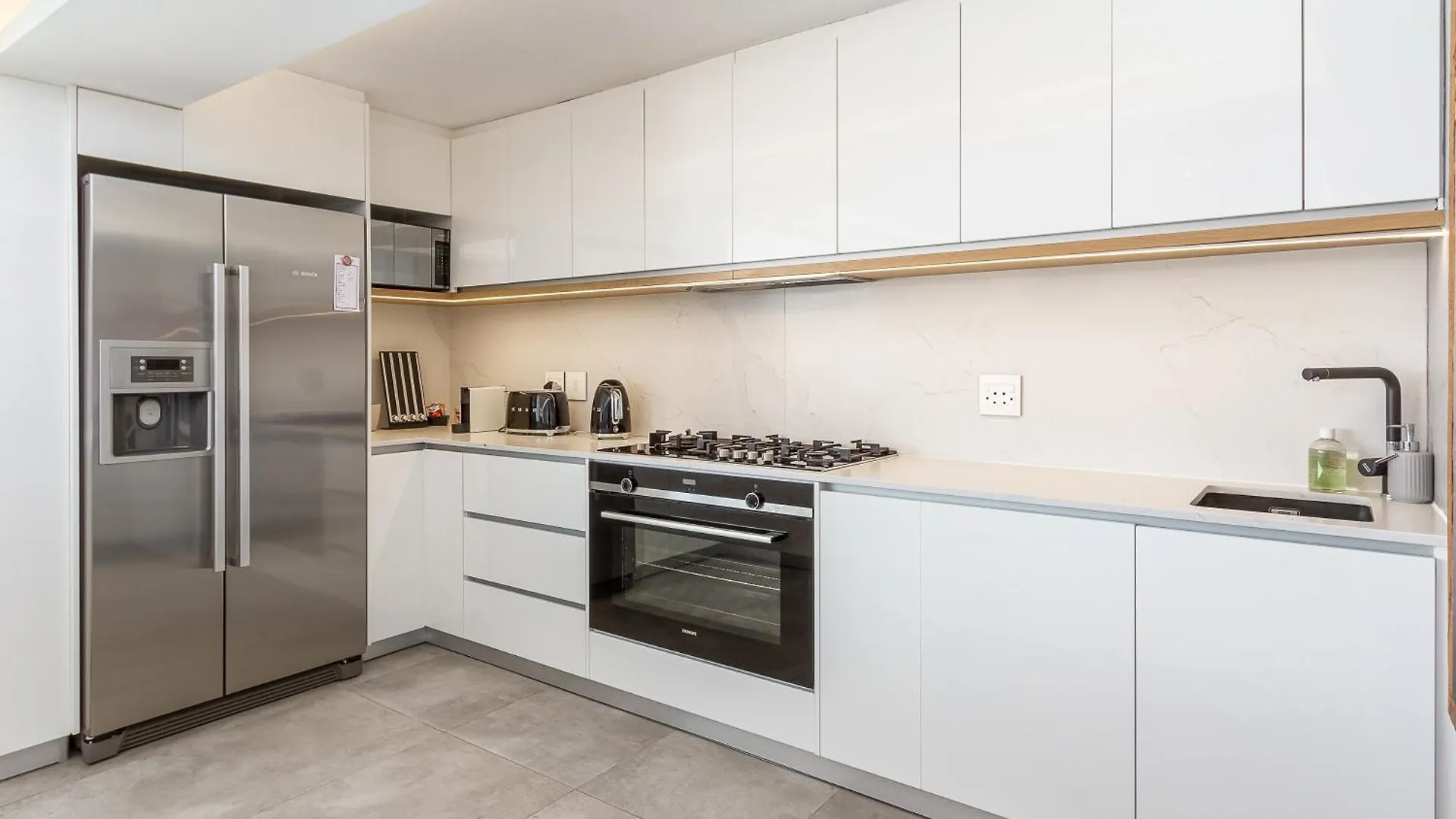 Horizon Sunset Camps Bay Apartment In Cape Town - 2 Bedroom 3 Bathroom No Powercuts 0*,