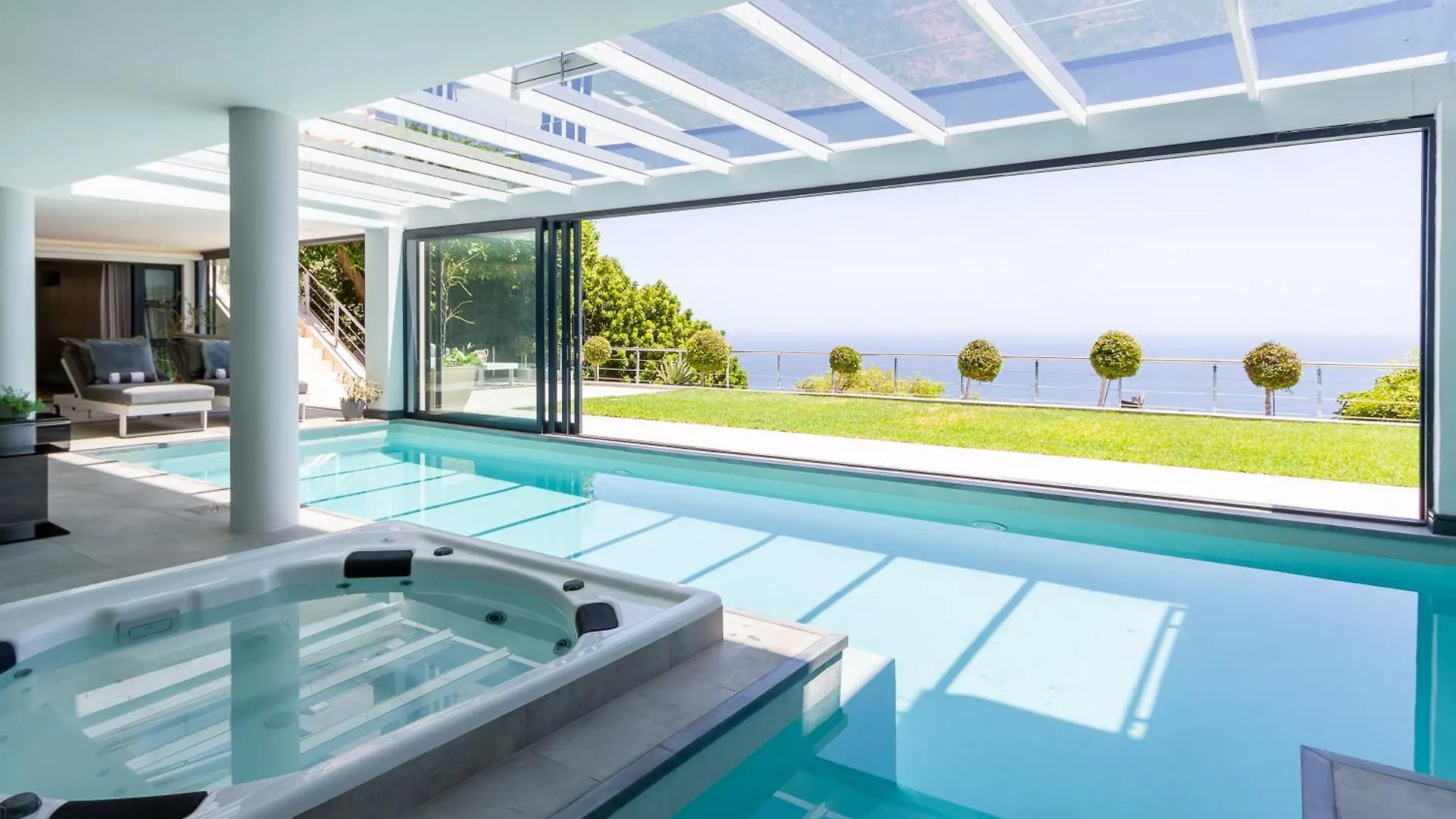 Horizon Sunset Camps Bay Apartment In Cape Town - 2 Bedroom 3 Bathroom No Powercuts