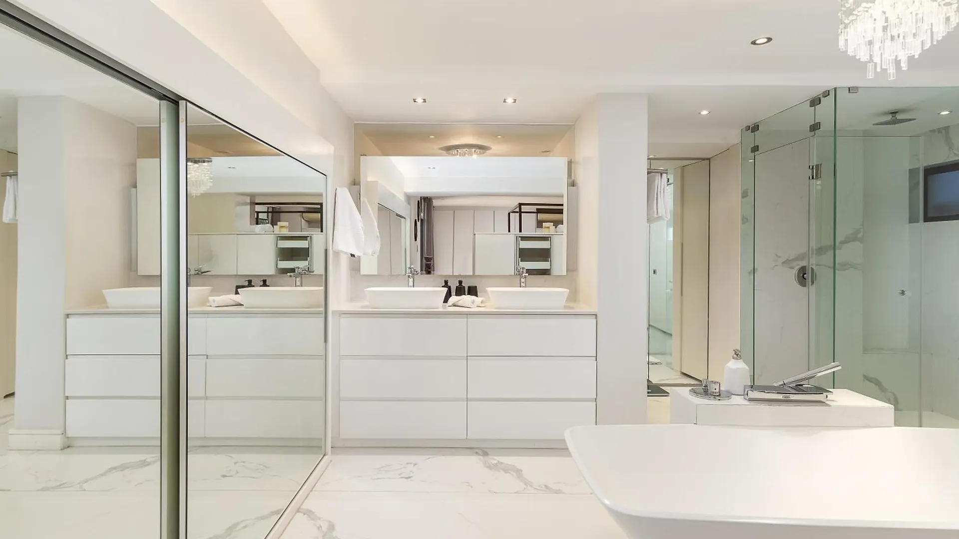 Horizon Sunset Camps Bay Apartment In Cape Town - 2 Bedroom 3 Bathroom No Powercuts 0*,